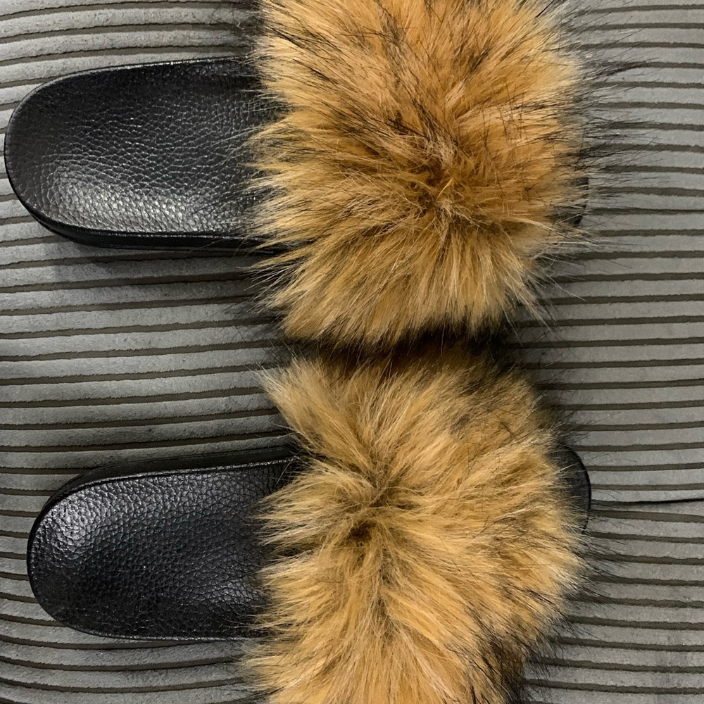 Faux fur sliders